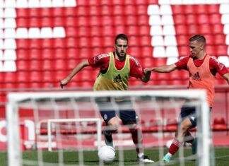 Χτυπούν… δωδεκάωρα!